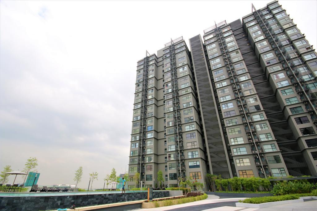 Hyve Soho Suites Cyberjaya Exterior photo